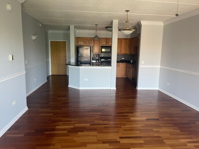 Foto del edificio - 8747 W Bryn Mawr Ave