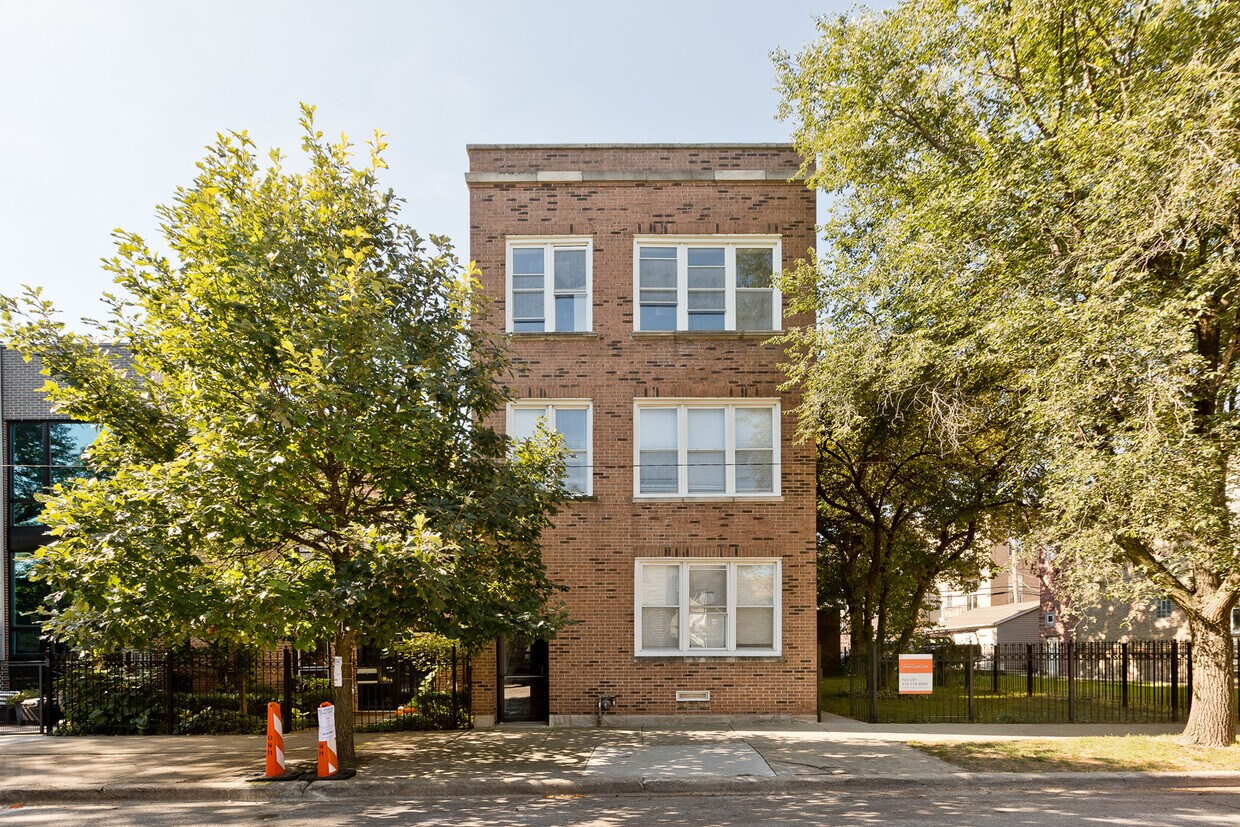 1932 N Wilmot Ave Unit 3R, Chicago, IL 60647 Condo for Rent in