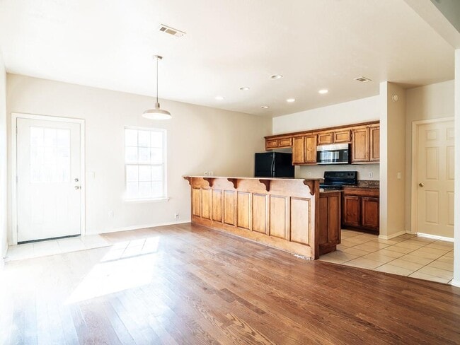 Building Photo - 3007 SW Amberwood Ave