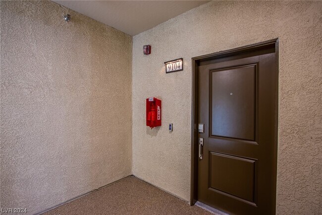 Building Photo - 2555 Hampton Rd