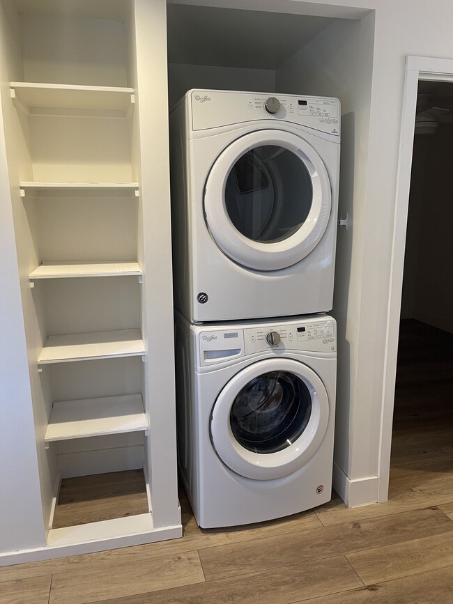 Laundry w/ washer and gas dryer - 829 N Gaffey Pl