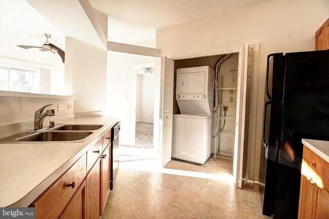 Foto del edificio - 8203 Blue Heron Dr