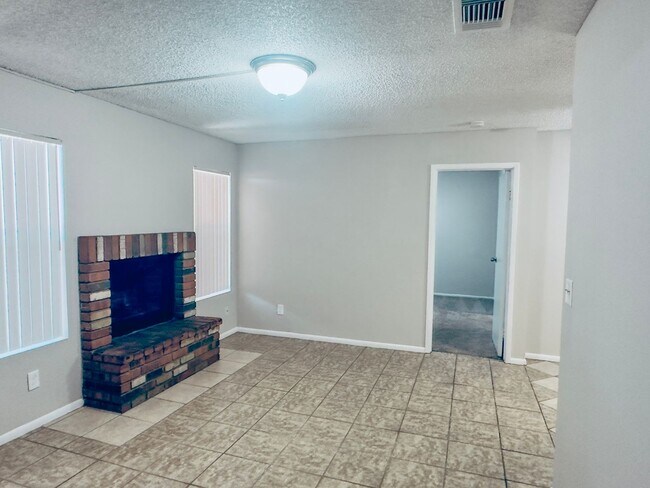 Building Photo - Updated 2 Bed/2 Bath Condo at Baseline Rd ...