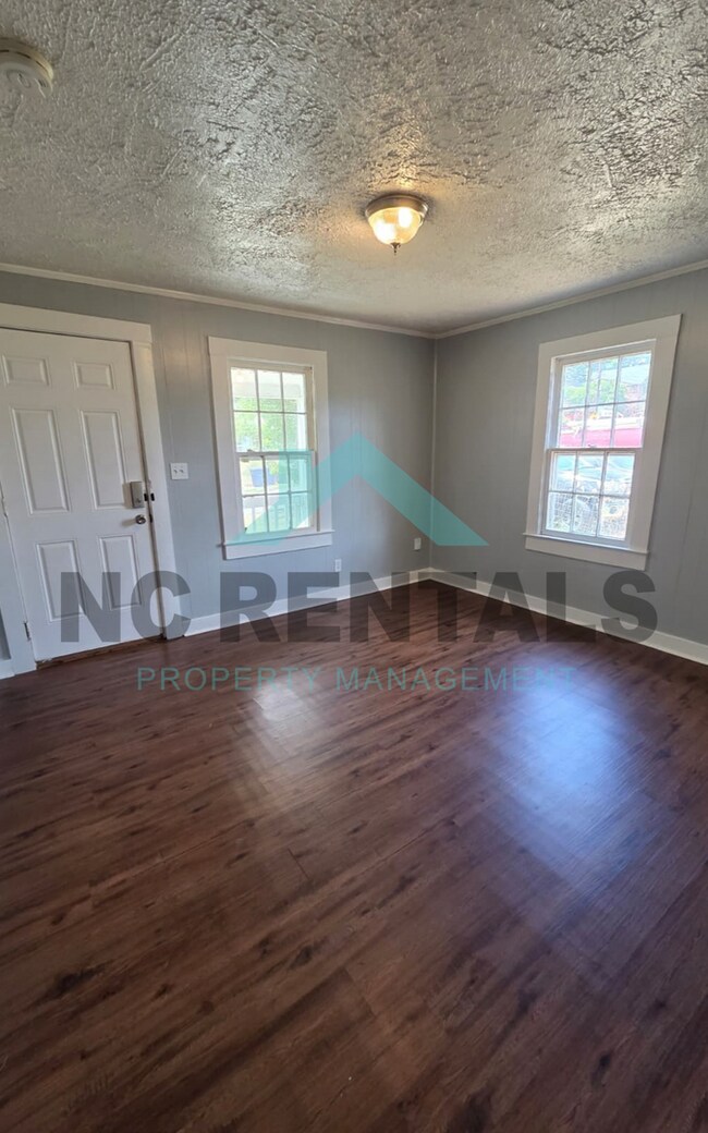 Building Photo - 1415 Underwood Ave