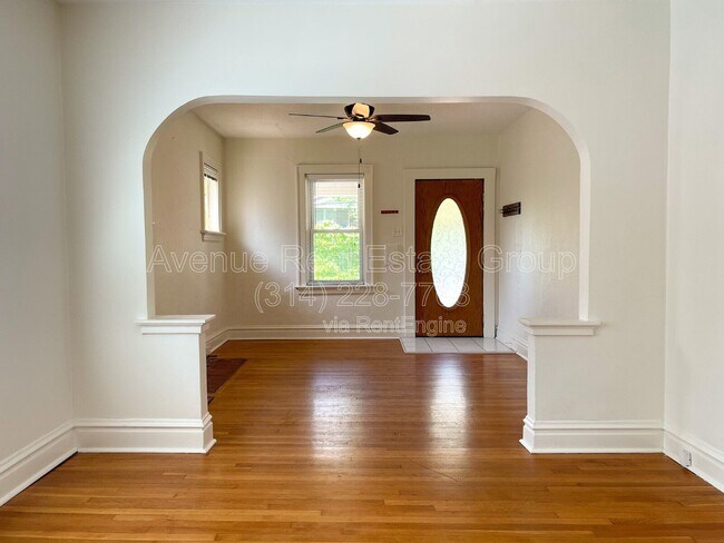 Foto del edificio - 9006 Madge Ave