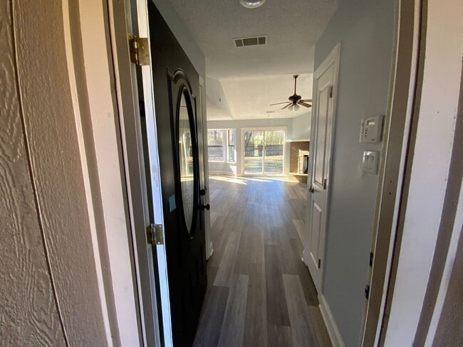 Foto del edificio - 2817 Forest Dr