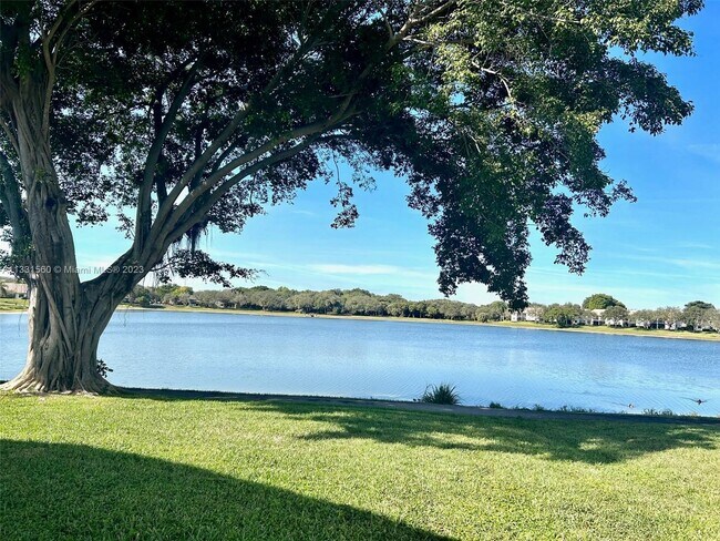 Foto del edificio - 330 Palmwood Pl