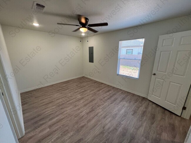 Building Photo - 2121 Bobwhite Ct