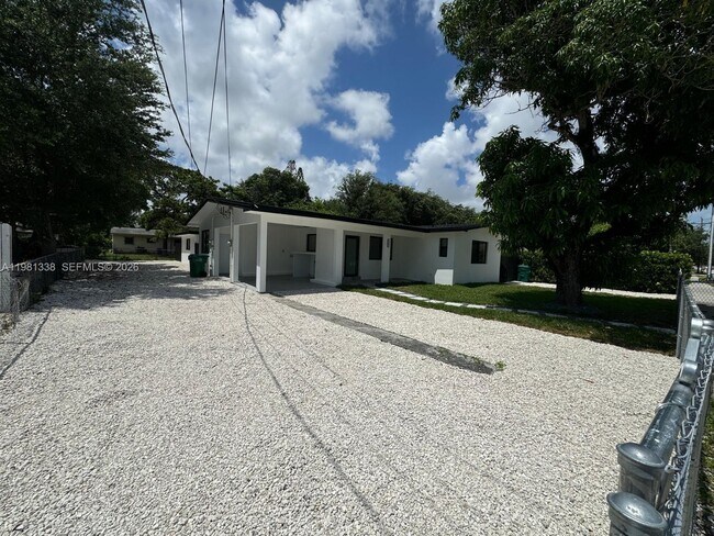 Foto del edificio - 2264 NW 102nd St