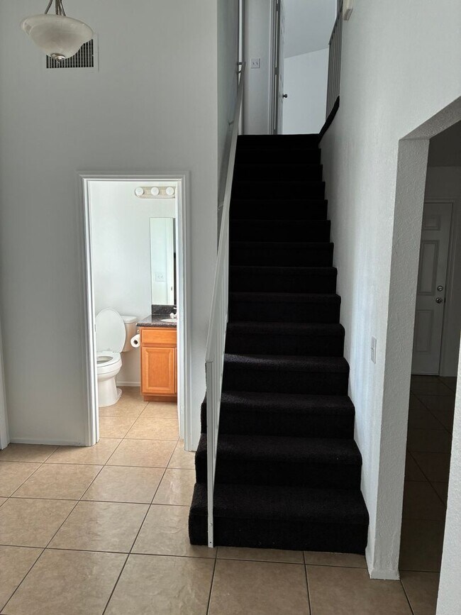 Foto del edificio - ( ( ( New Paint New Carpet ) ) )  3 bed 2.5 bath La Sierra Home