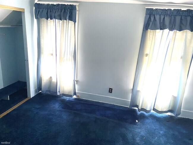 Building Photo - 4 br, 2 bath House - 137 E Lakeview Ave