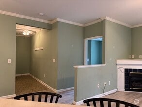 Building Photo - 305 N Knollwood Dr