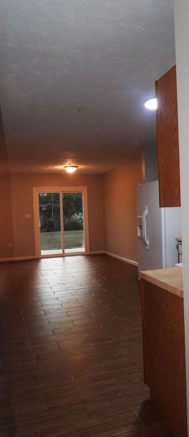 Foto del edificio - 203 Swaying Pine Ct