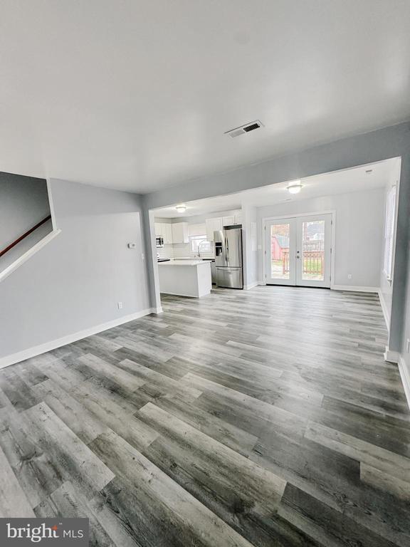 Building Photo - 6 Courtside Ln