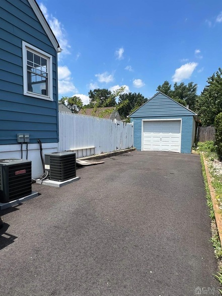 Building Photo - 8 Hillside Avenue