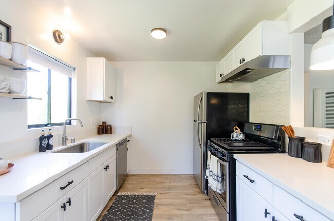 Building Photo - 337 S Avenue 60