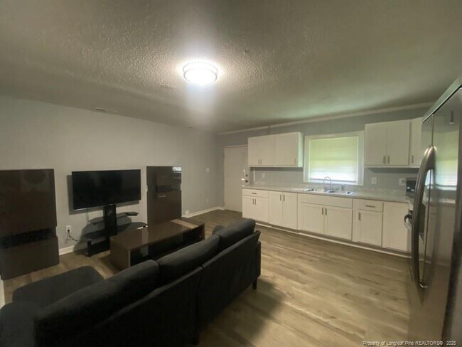 Building Photo - 3250 Willard Dr