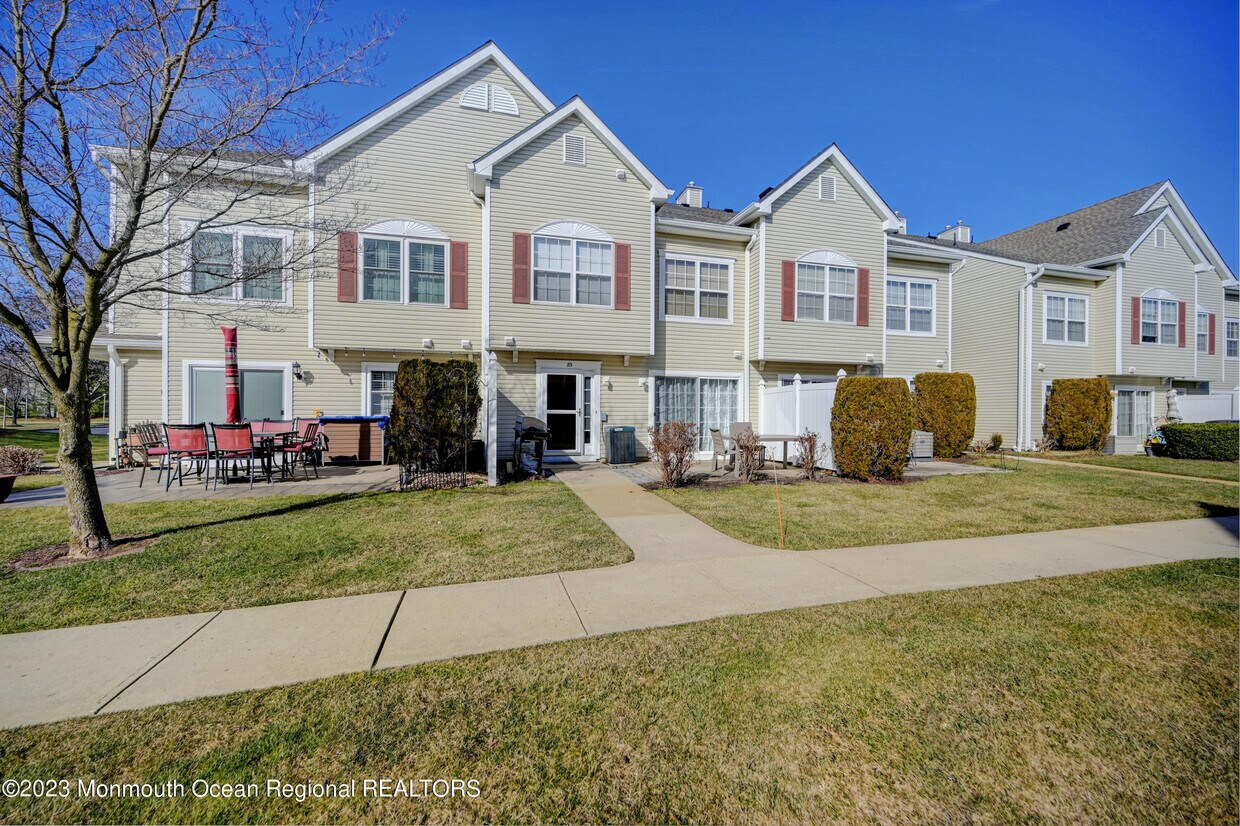 83 Shinnecock Hills Ct Unit 1000, Howell Township, NJ 07731 Condo for