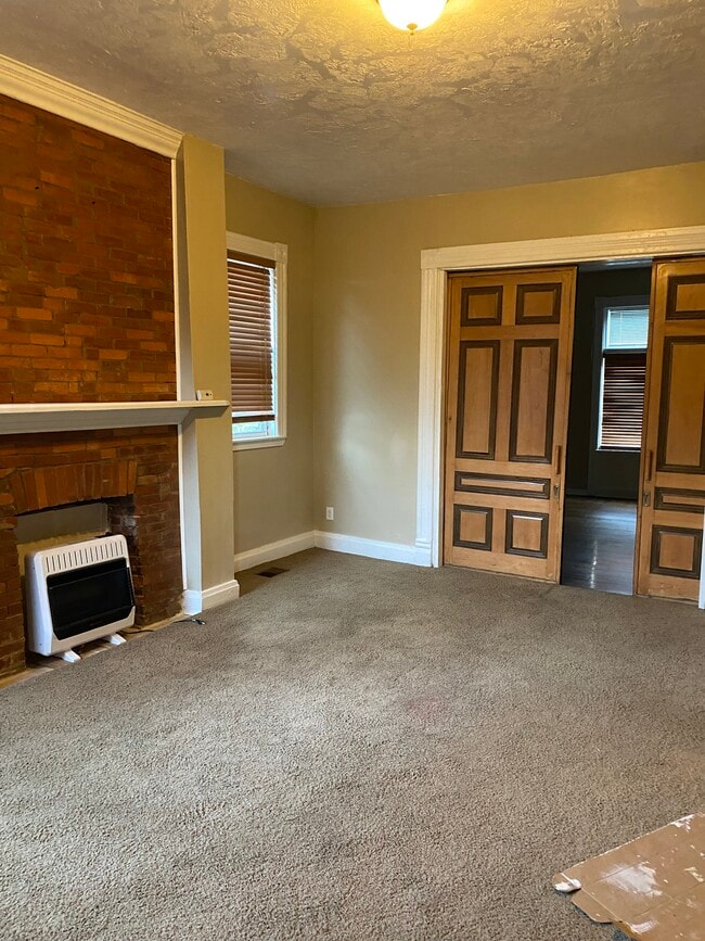 living area on first floor - 7131 Penn Ave