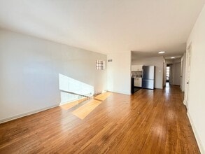 Building Photo - 5308-5308 Jamieson Ave