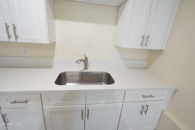 Foto del edificio - 448 W 41st Pl