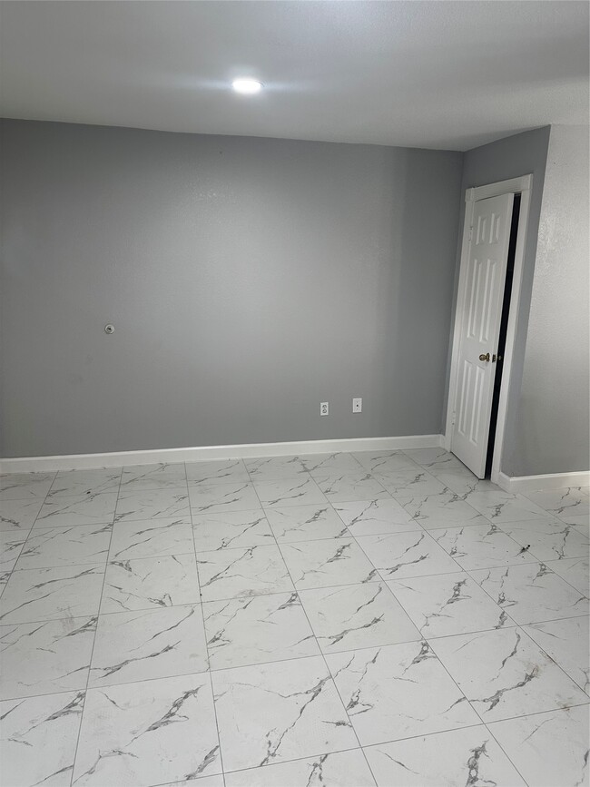 Building Photo - 9505 Neuens Rd