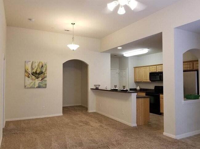 Building Photo - 575 S Virginia Hills Dr