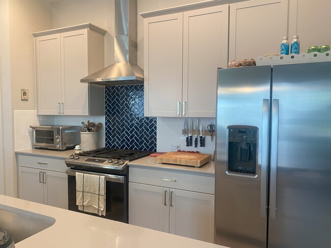 Kitchen - 168 Mayflower Park Pl