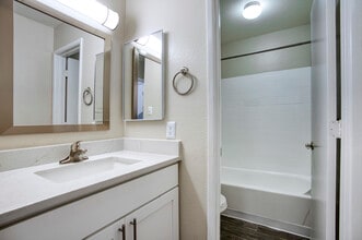 Studio 321SF Platinum - Valencia Park