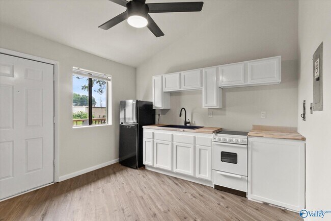 Foto del edificio - 3801 SW Triana Blvd