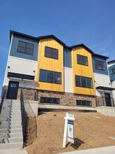 Building Photo - 2302 1st St