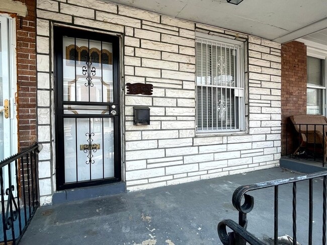 3 Bedroom Home Steps to LaSalle University - 3 Bedroom Home Steps to LaSalle University