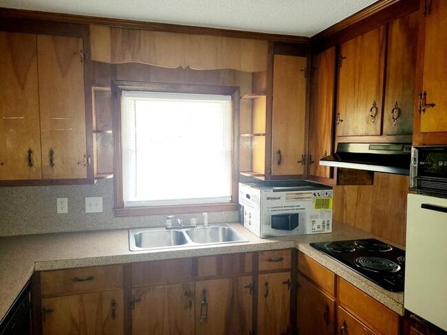 Building Photo - 106 Oakmont Ave