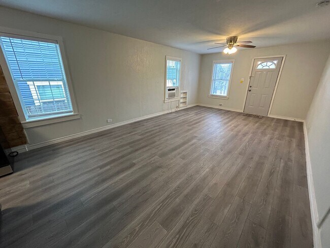 Foto del edificio - MUST SEE!! Newly REMODELED 1 Bedroom Unit ...