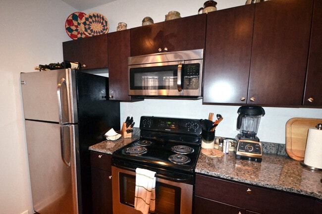 4031 Spruce Kitchen 2 - 4031 Spruce St