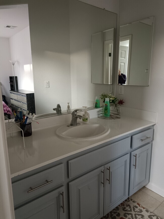 Building Photo - 135 Parc Place Dr