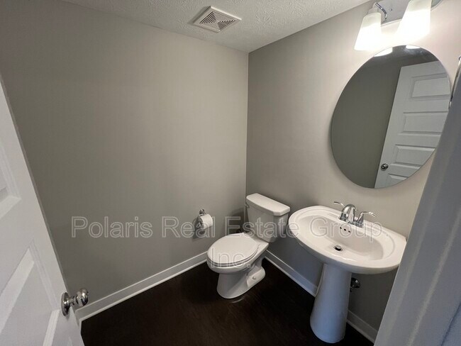 Building Photo - 635 Golborne St