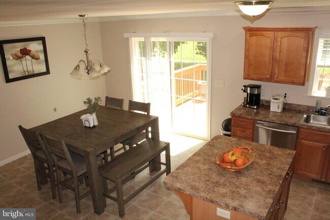 Building Photo - 574 Meadowcroft Cir
