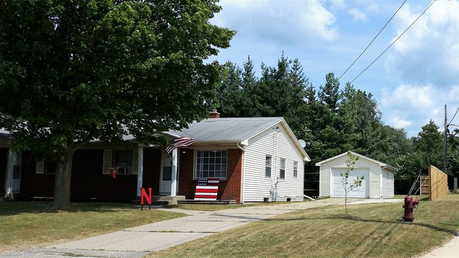 Building Photo - 2914 Northville Dr NE