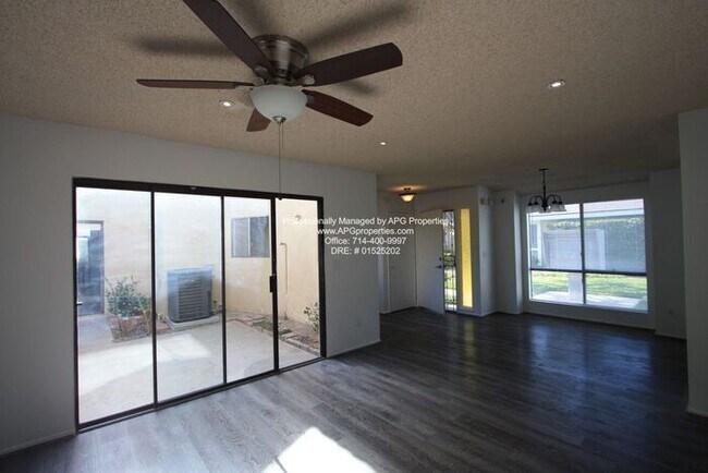 Foto del edificio - 3 bedroom, 2 bathroom townhome with attach...