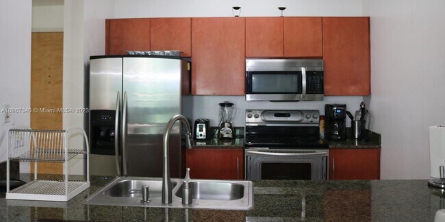 Building Photo - 1200 Brickell Bay Dr