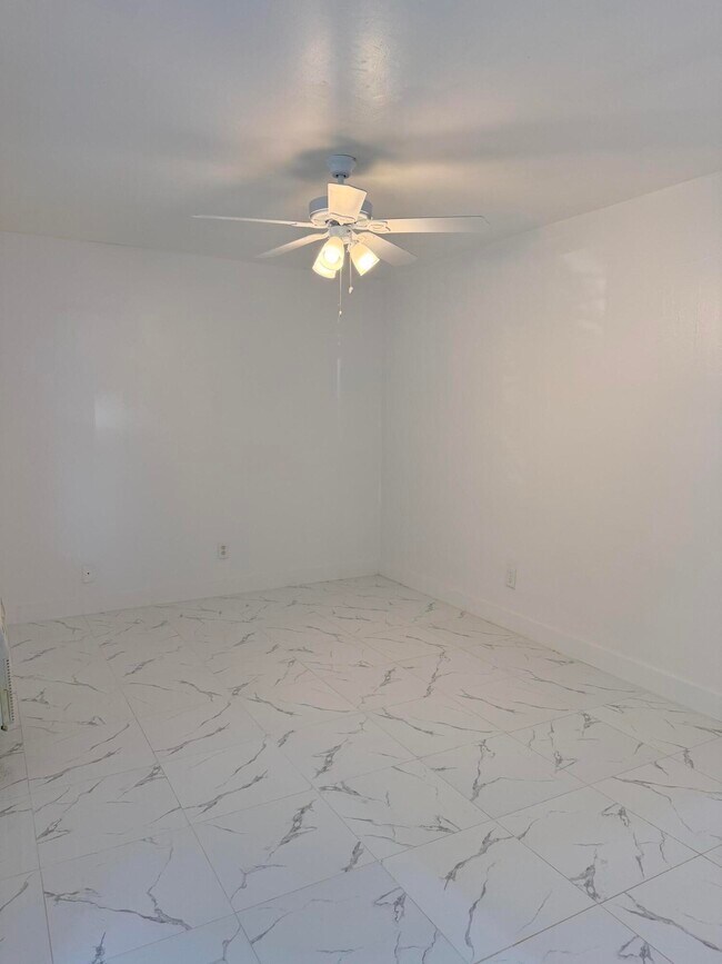 Foto del edificio - 804 NW 2nd Ave