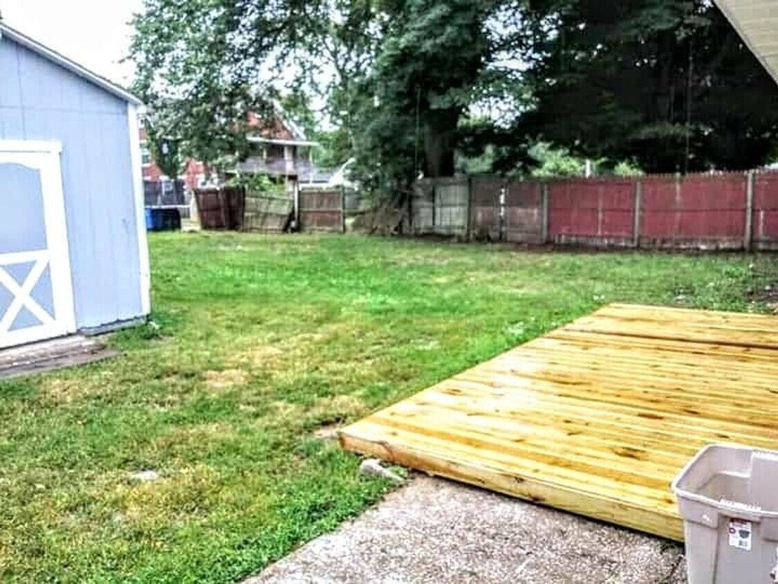 Foto principal - Fully remodeled 3 bedroom ranch with large...