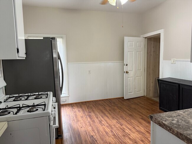 Building Photo - 522 Fleming St