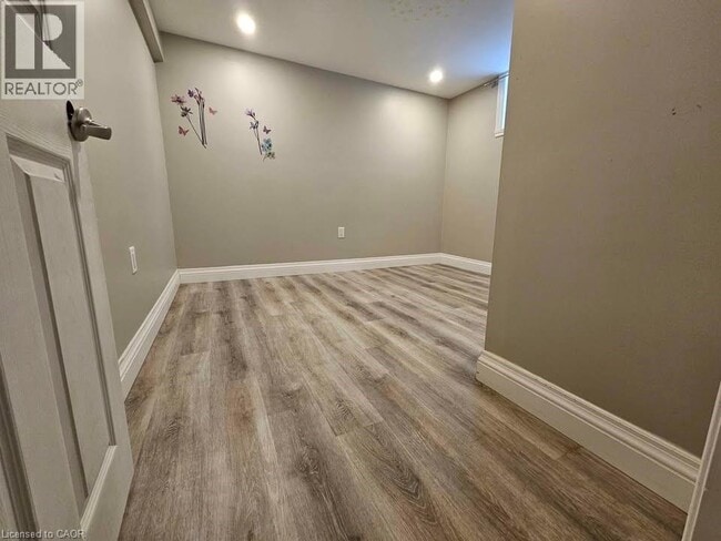 Photo du bâtiment - 320 E 19th St