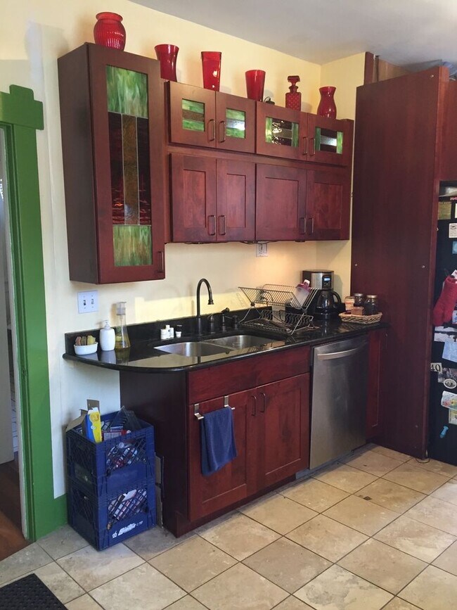 Foto del edificio - LONG REALTY AND PROPERTY MANAGEMENT- 3 BED...