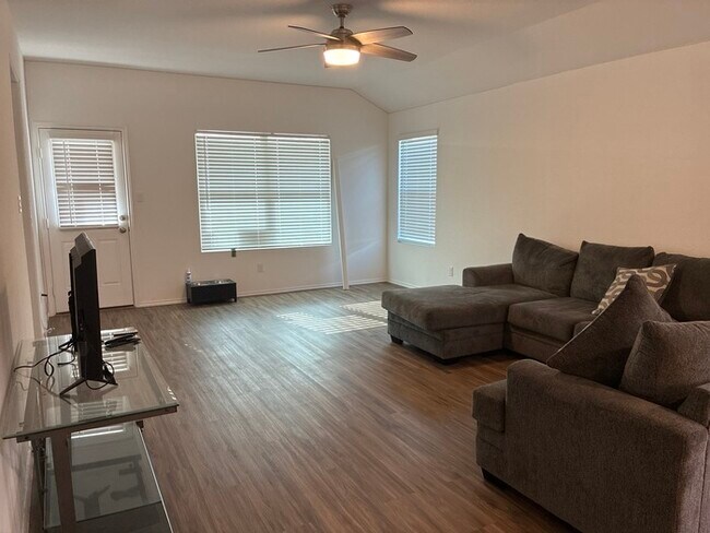 Building Photo - COMING SOON! Beautiful 4BR 3BA w/ Fenced Backyard • Private Yard• Attached Garage in Siena