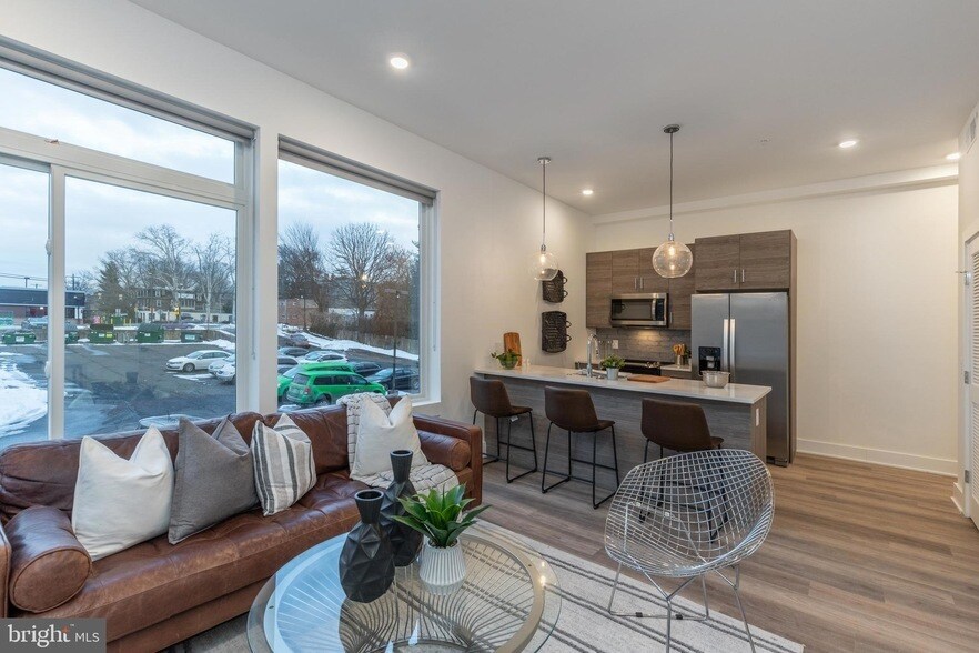 Foto principal - 5545 Pulaski Ave