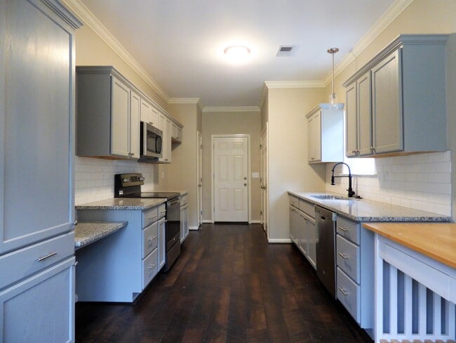 Foto del edificio - 951 Savannah Ln