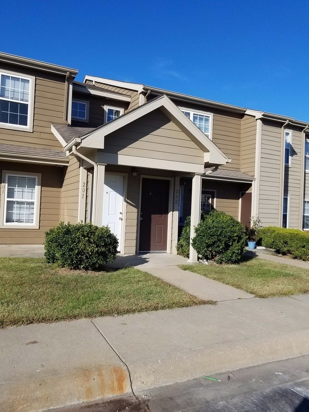 Primary Photo - Nice 3 bedroom 2 bath apartment